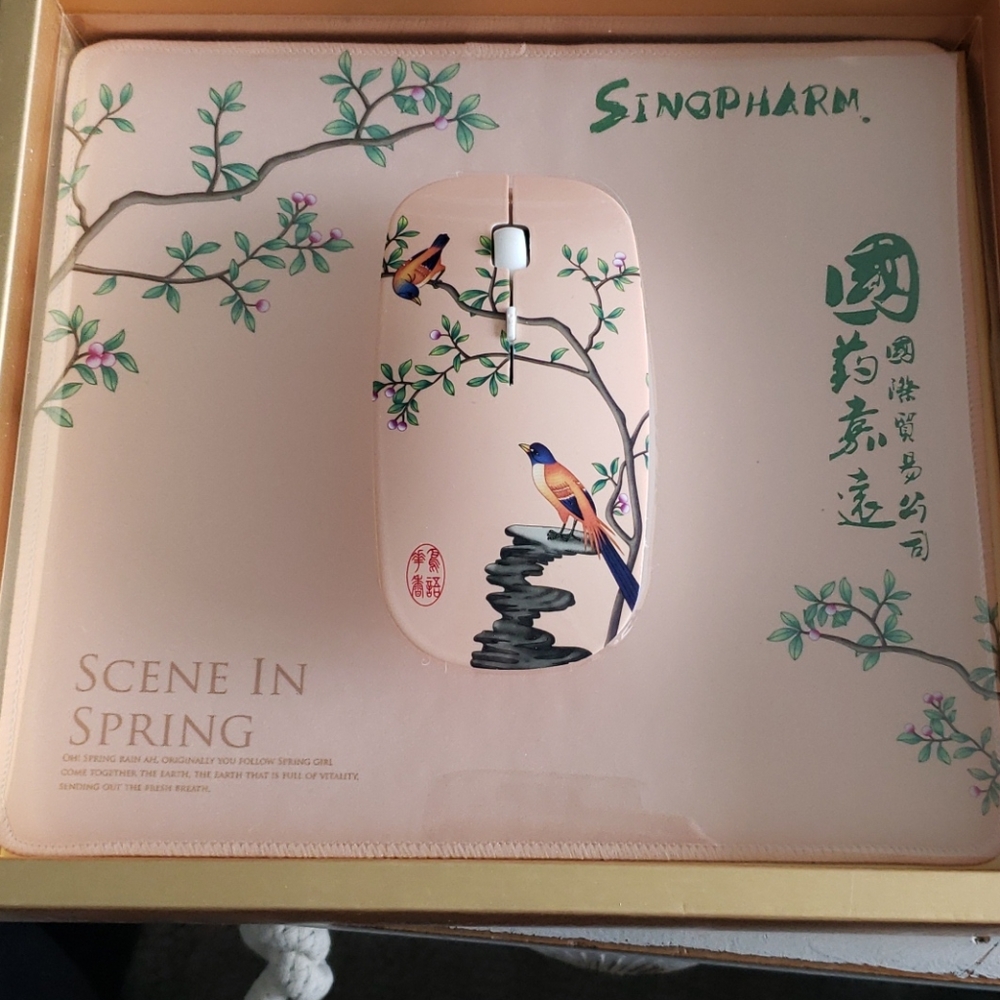 Themed wireless mouse and mouse pad